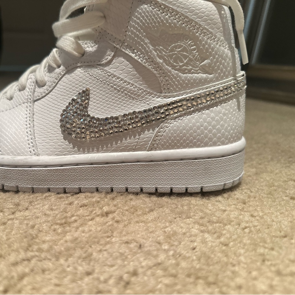 New In Box With Inserts, Custom Crystal Mid Jorda… - image 4